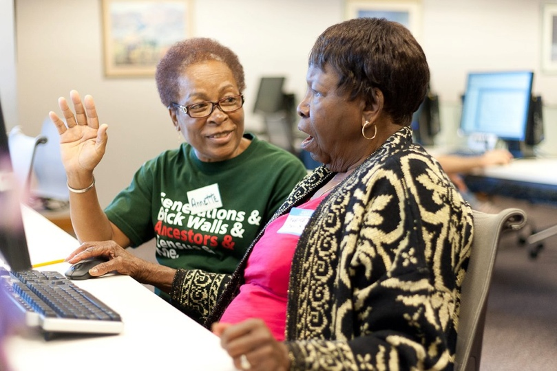 Image of AAGSNC Member helping patron with her genealogy